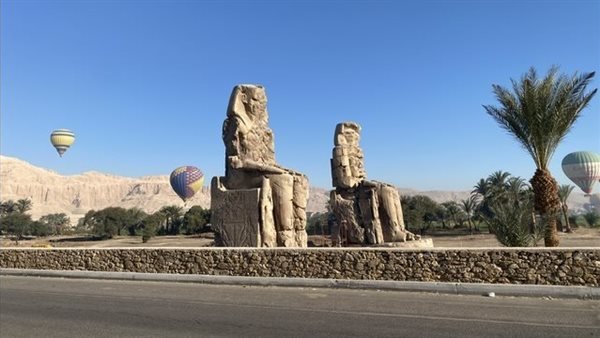 تمثالا ممنون في الأقصر - الأماكن السياحية في الأقصر