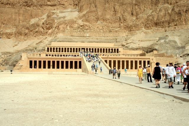 معبد حتشبسوت الدير البحري الاقصر- الاماكن السياحية في الاقصر